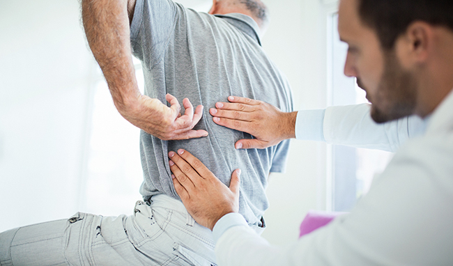 https://www.pennmedicine.org/-/media/images/miscellaneous/random%20generic%20photos/doctor_looking_at_patients_back_pain.ashx