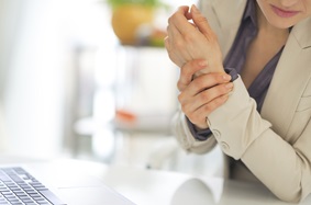 Woman with hand and wrist pain.